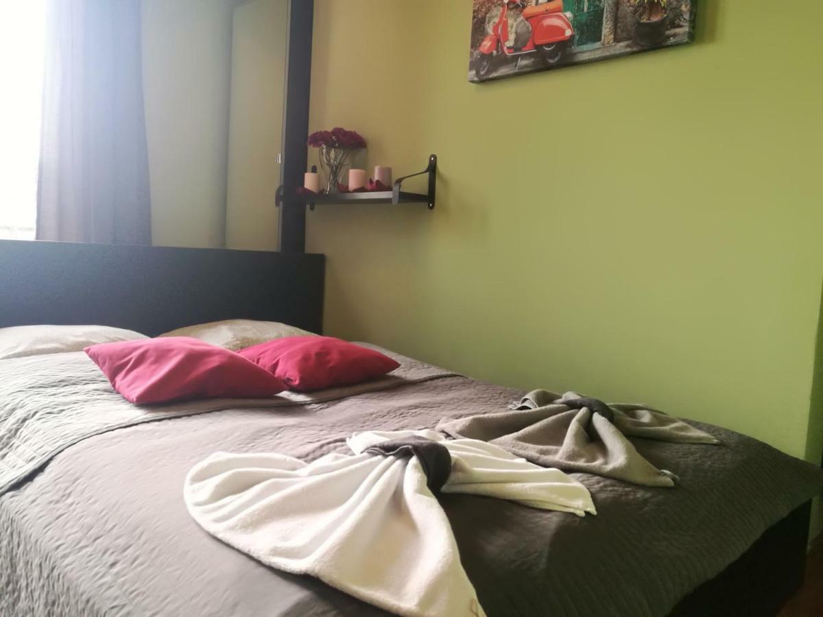 4 Apartment *